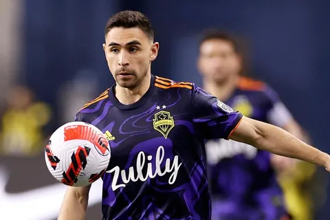 Presidente del Seattle Sounders asegura que Alex Roldán mejoró gracias a El Salvador