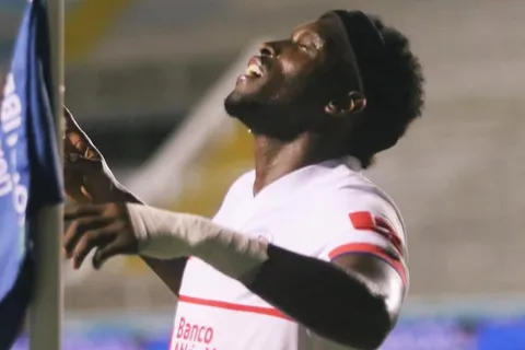 Alberth Elis sorprende a todos y deja caer de forma inesperada una bomba en Olimpia