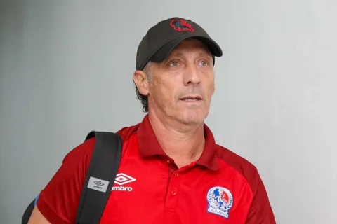 Pedro Troglio recibe un fuerte revés por parte de Olimpia