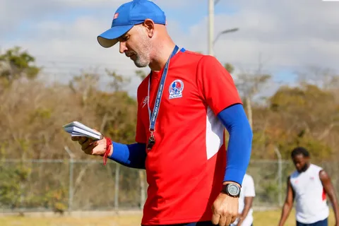 "Me gustaría estar en Olimpia": el impensado técnico que se ofrece para reemplazar a Eduardo Espinel