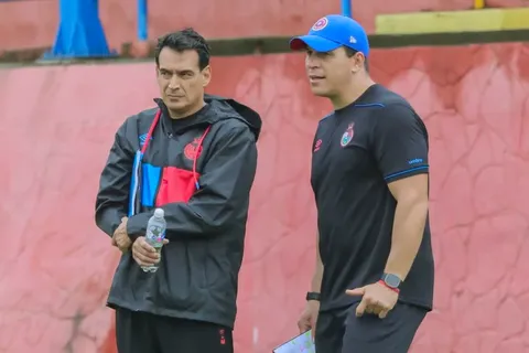 A contramano de la afición: Mario Acevedo y Dwight Pezzarossi toman su primera decisión fuerte en Municipal