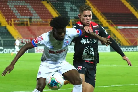 El intercambio de mensajes entre Alajuelense y Olimpia