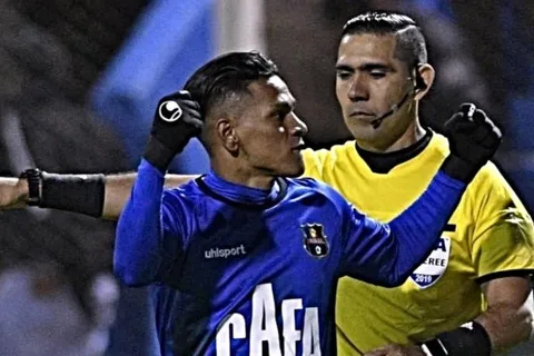 Catracho rumbo al fútbol de Angola, ¡con tres contratos firmados!