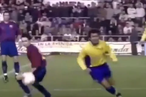 ¡Ole! La increíble finta del "Mágico" a un joven Andrés Iniesta