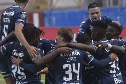 Motagua goleó a Platense y pone un pie en las semifinales