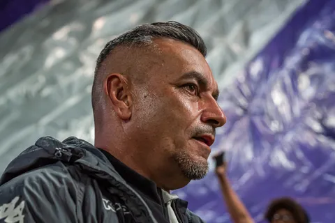 Salida forzada en Saprissa: José Giacone tiene un problema con Eduardo Anderson