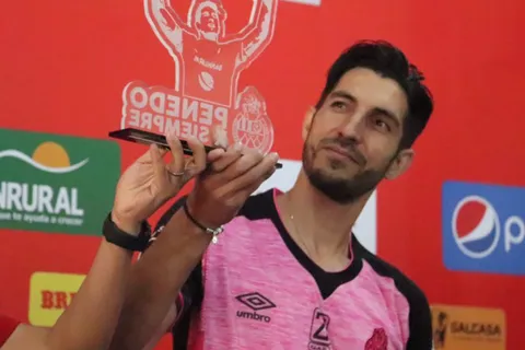 "Vamos con todo": Desde Panamá, Jaime Penedo envía emotivo mensaje de apoyo a Municipal para la final ante Xelajú