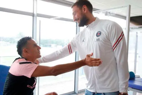 Agente de Gianluigi Donnarumma: "¿Keylor Navas? No hay pelea, Gigio jugará"