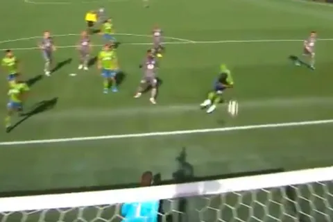 ¡Como el ave fénix! Román Torres volvió con gol tras pagar sanción por dopaje