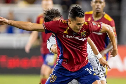 Rubio Rubín dio una gran asistencia y fue la figura del triunfo del Real Salt Lake (VIDEO)