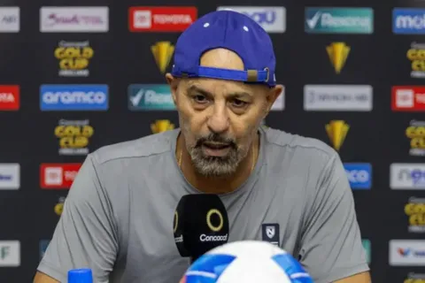 seleccion de nicaragua-fantasma figueroa en conferencia
