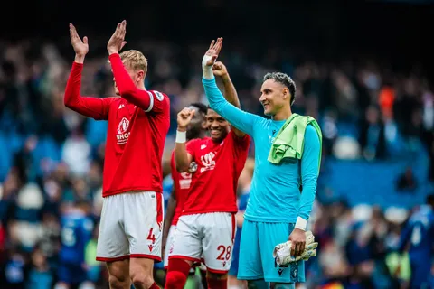 Jugador del Nottingham Forest se rinde ante Keylor Navas