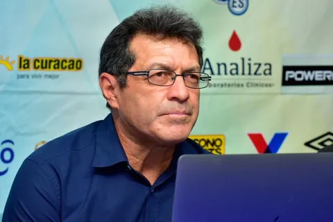 Hugo Pérez no pierde la esperanza con El Salvador: "No soy de los que tira la toalla"