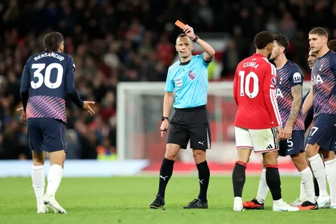 Tottenham rescató un 1-1 agónico ante Manchester United tras la expulsión de Bentancur