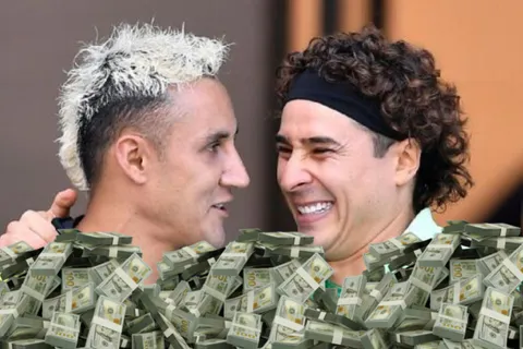 Mientras Keylor Navas gana 1 millón de dólares por año y es figura en Costa Rica, esto cobra Memo Ochoa pese ser suplente en México