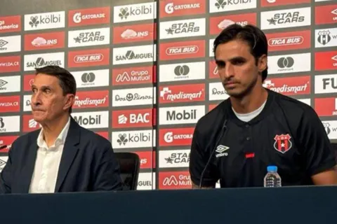"Tensión mental": Bryan Ruiz revela lo más difícil de lo que hacen con Guimaraes en Alajuelense