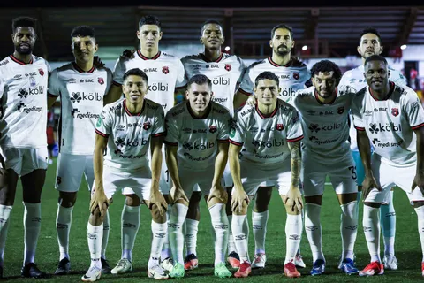 Alajuelense sufre su primera salida en este mercado. (Foto: LDACr)