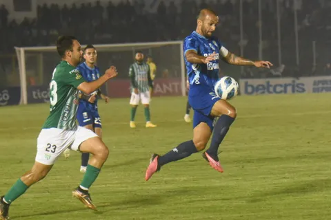 Antigua GFC y Comunicaciones empataron en la ida de las semifinales