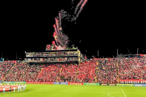 “Merecemos un estadio lleno”: figura de Alajuelense le lanza una súplica a la afición