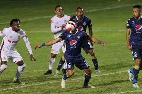 ¿Motagua apoya a Olimpia? La razón por la que el ciclón necesita que los albos eliminen a Marathón