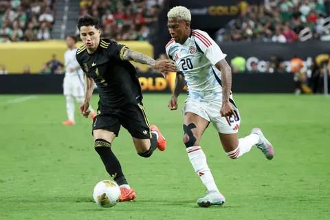 Josimar Méndez en un partido de Costa Rica.