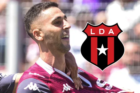 Sabin Merino festeja su primer gol con Saprissa en su debut ante Alajuelense.