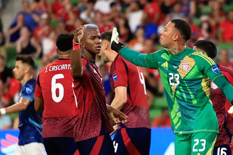 El triste presente de una persona muy especial para Jeyland Mitchell y Patrick Sequeira