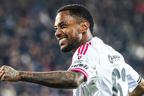 Michael Amir Murillo está a un paso de ganar su primer título en Turquía