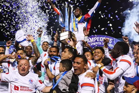Olimpia se proclamó campeón invicto de Honduras al vencer a Motagua