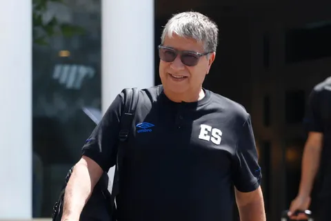 Lo celebra el Bolillo Gómez: Uno de los nacionalizados da gran noticia a la Selección de El Salvador