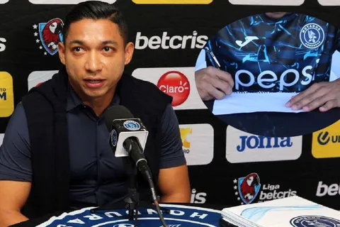 Emilio Izaguirre rompe el silencio tras el error en la presentación de los fichajes