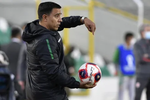 César Farias, DT de Bolivia: "El Salvador juega muy bien y tiene buena dinámica"