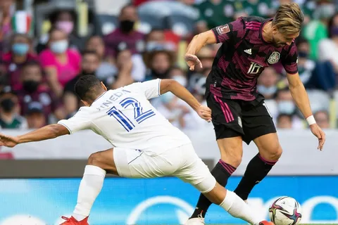 Honduras pierde ante México y se complica cada vez más [VIDEO]