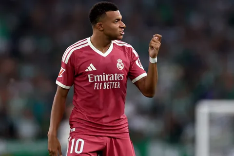 Mbappé erró un penal contra Betis.