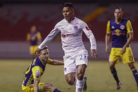 Bryan Moya se refirió a los rumores de su regreso a Olimpia