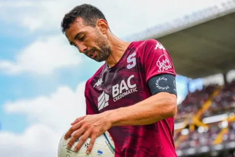 "Te estamos esperando": Mariano Torres confirma el regreso que Saprissa tanto desea
