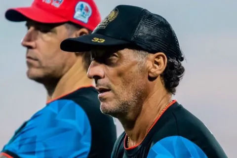 Troglio asegura que los equipos se defienden más cuando enfrentan a Olimpia