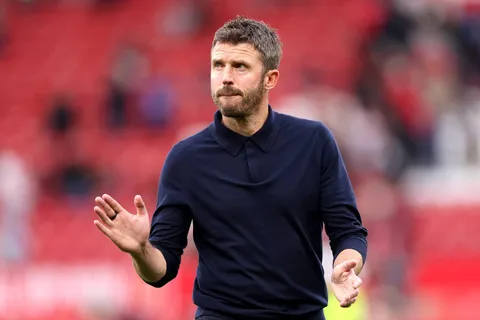 The Athletic cuestiona los cambios de Carrick: su primera sustitución promedia cerca del minuto 65