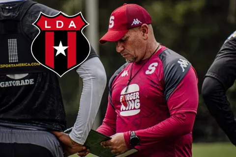 Saprissa ya sufre por el clásico: José Giacone enfrenta su primer dolor de cabeza pensando en Alajuelense