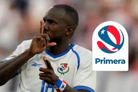 Cecilio Waterman con la Selección de Panamá.