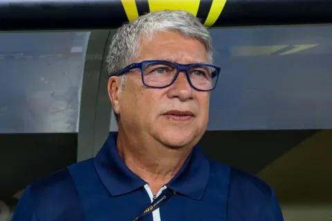 “Lo más importante es la Eliminatoria al Mundial”: Figura de El Salvador sale en defensa del Bolillo Gómez