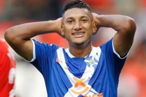 Bryan Acosta y Tenerife siguen sin ganar en la Liga 123