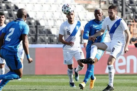Honduras cayó 2-1 contra Grecia y se va de Europa sin ganar [VIDEO]