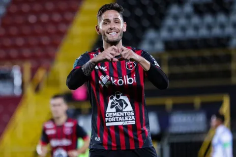 Jonathan Moya regresará a Alajuelense por un largo tiempo.