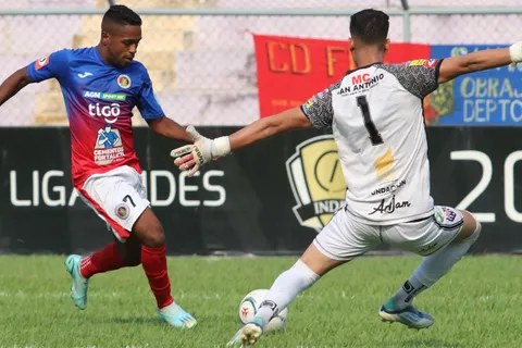 Entrenador de la Liga Mayor de El Salvador denuncia falta de pagos.