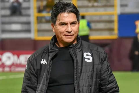 Vladimir Quesada recibe una gran noticia.