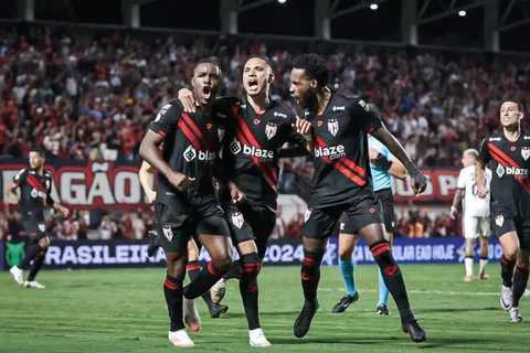 Joel Campbell metido en un problema y sin ser culpable. (Foto: La Nación)