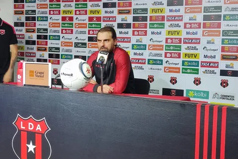 Oficial: se definió el futuro de Andrés Carevic en la Liga Deportiva Alajuelense