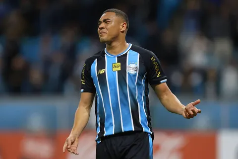 Luis “Manotas” Mejía se lesionó y salió en camilla, entre lágrimas, ante Montevideo City Torque