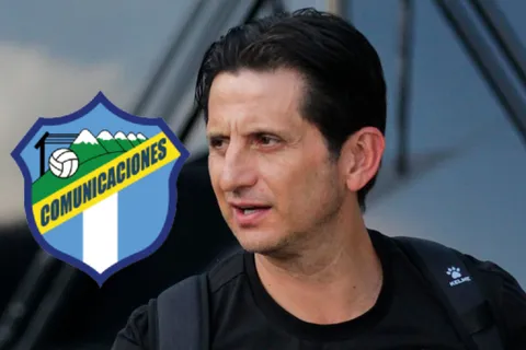 Ronald González en Comunicaciones.